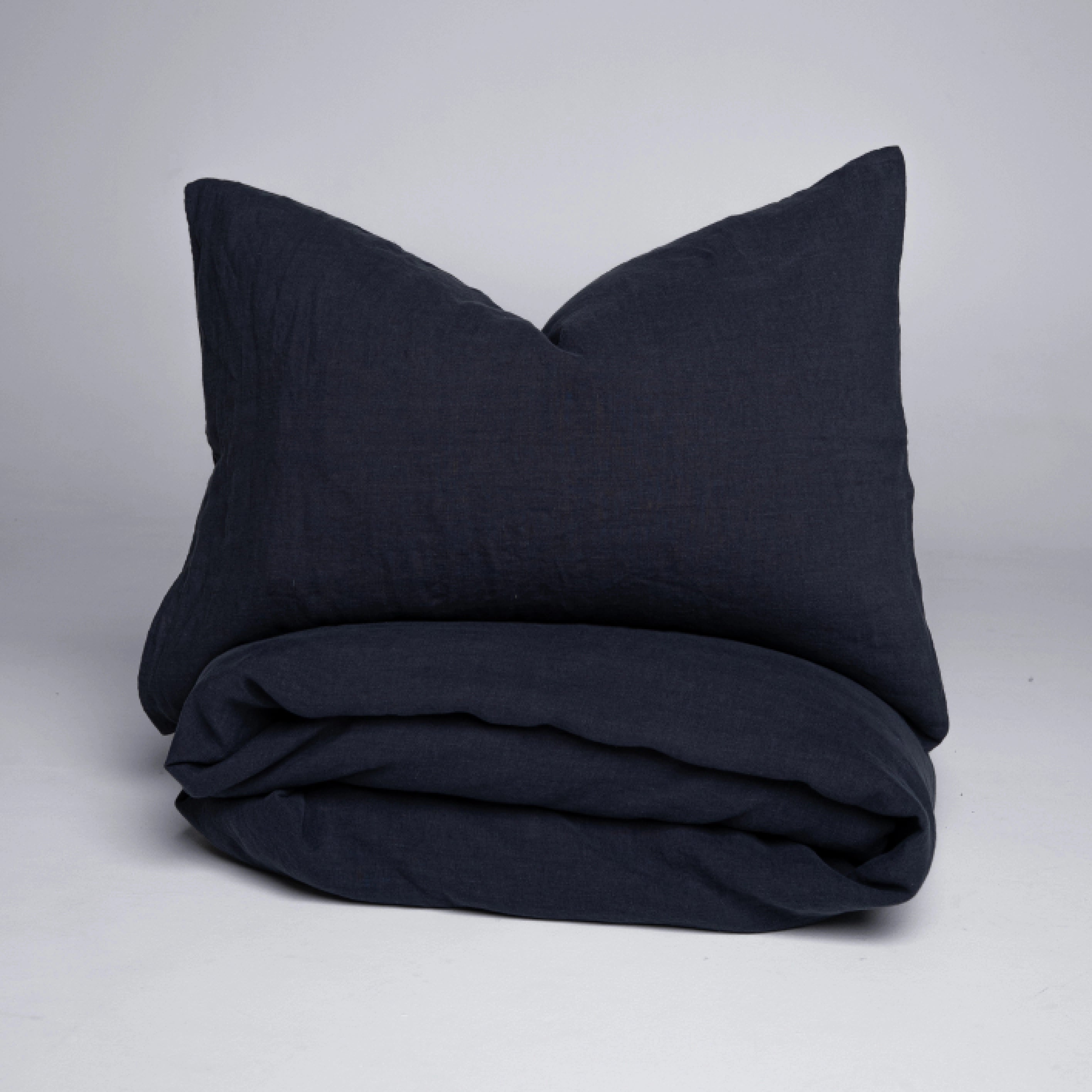 Dark grey stonewashed linen duvet cover set made from OEKO-TEX® certified European flax.